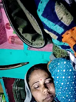 Pooja750 online show from December 21, 2025, 4:52 pm