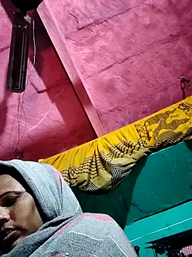 Pooja750 online show from November 10, 2025, 12:04 am