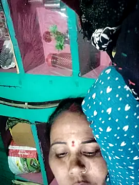 Pooja750 online show from December 5, 2025, 2:37 pm