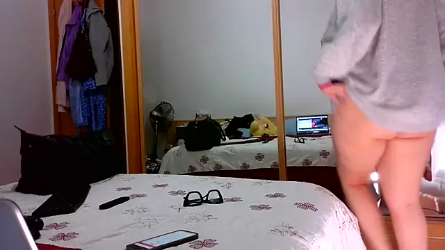 Cuquita83 online show from March 6, 2026, 8:31 am