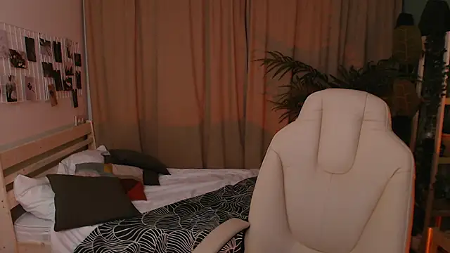 Halle Berrry online show from November 26, 2025, 2:06 pm