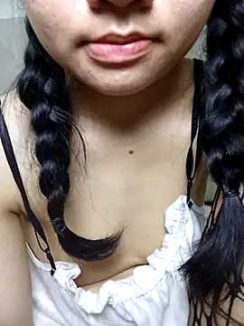 Snapshot of Viviann08 chatting on April 8, 2026, 4:41 pm Viviann08 online show from April 8, 2026, 4:41 pm