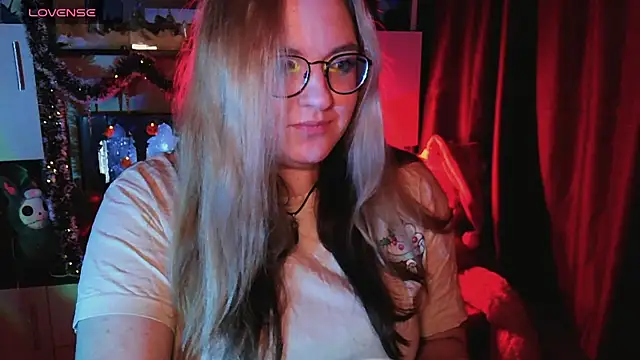 Snapshot of ZayaRush chatting on December 15, 2025, 1:50 pm ZayaRush online show from December 15, 2025, 1:50 pm