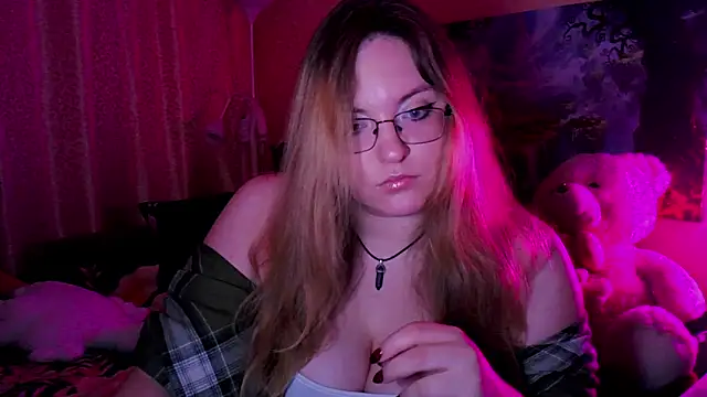 Snapshot of ZayaRush chatting on November 3, 2025, 7:17 pm ZayaRush online show from November 3, 2025, 7:17 pm