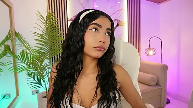 GiaNovak online show from November 18, 2025, 1:03 pm