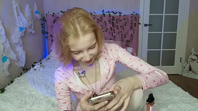 Pink Lila18 online show from February 9, 2026, 2:09 am