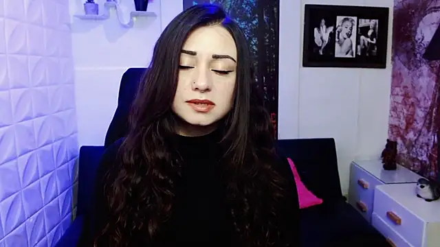 Eva Roussell online show from November 15, 2025, 2:32 pm