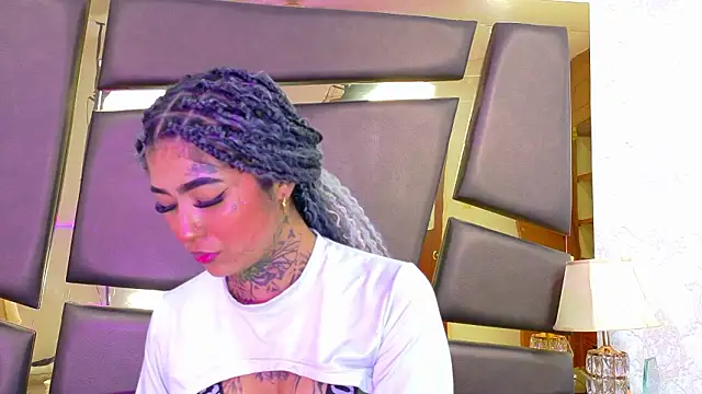 EmilieLake online show from February 2, 2026, 7:35 pm