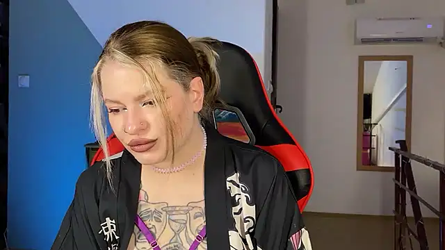 Snapshot of Mia_Kamp chatting on September 20, 2025, 3:28 pm Mia Kamp online show from September 20, 2025, 3:28 pm