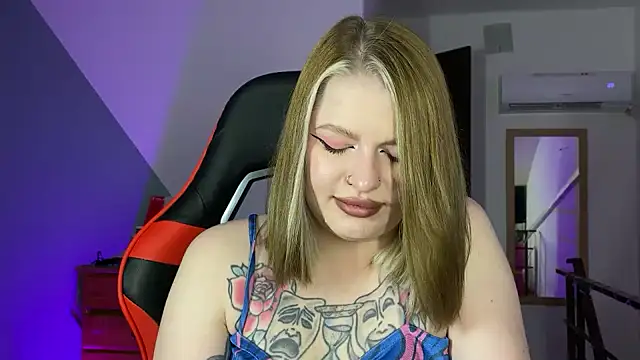 Snapshot of Mia_Kamp chatting on September 21, 2025, 4:45 pm Mia Kamp online show from September 21, 2025, 4:45 pm