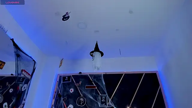 SusanaHenao online show from October 22, 2025, 7:13 pm