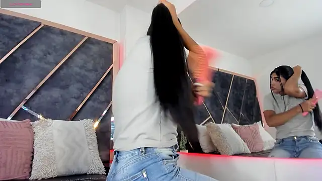 SusanaHenao online show from March 12, 2026, 5:39 pm