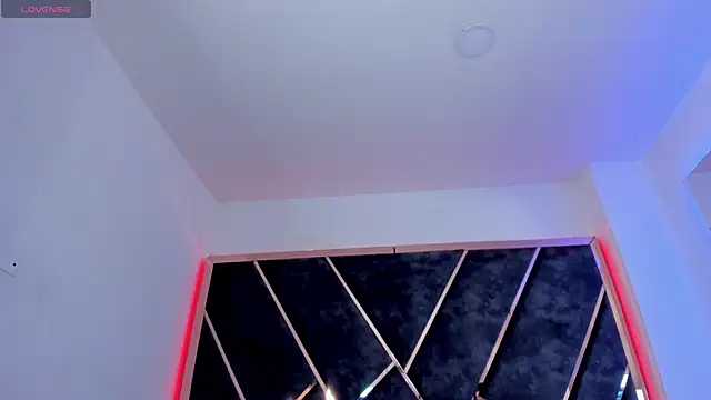 SusanaHenao online show from October 28, 2025, 5:56 pm