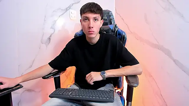 LittleDanny  online show from April 28, 2026, 2:21 pm