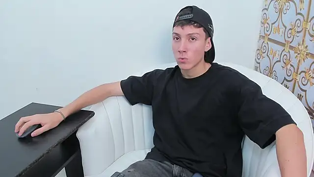 LittleDanny  online show from December 18, 2025, 4:33 pm