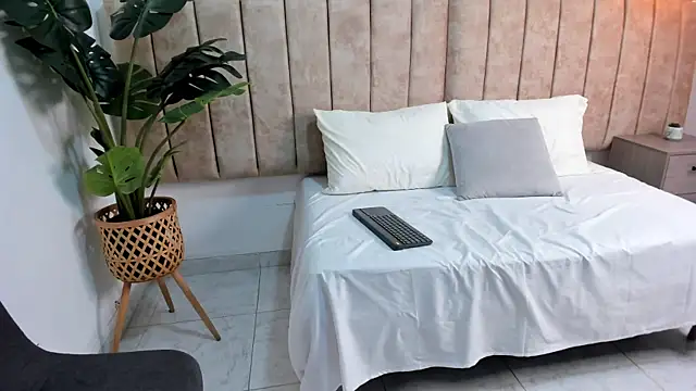Karina Harris online show from October 10, 2025, 12:17 pm