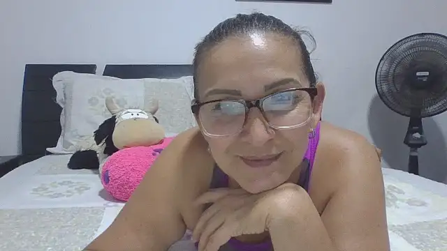 MiaVega online show from October 21, 2025, 2:11 am