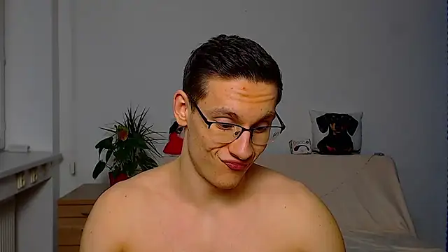 ZeinMiracles online show from December 16, 2025, 9:52 pm