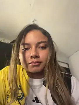 Snapshot of AnnyLopezzz_ chatting on May 10, 2026, 9:13 am AnnyLopezzz online show from May 10, 2026, 9:13 am