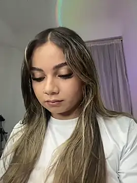 AnnyLopezzz  online show from September 24, 2025, 5:47 am