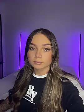 AnnyLopezzz  online show from October 24, 2025, 4:44 am