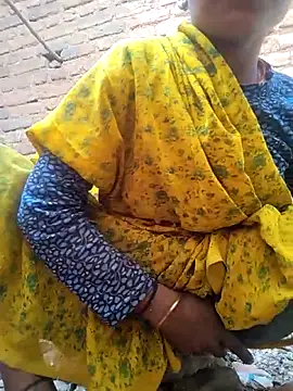 Snapshot of Idhika_Handoo chatting on April 17, 2026, 4:15 am Idhika Handoo online show from April 17, 2026, 4:15 am