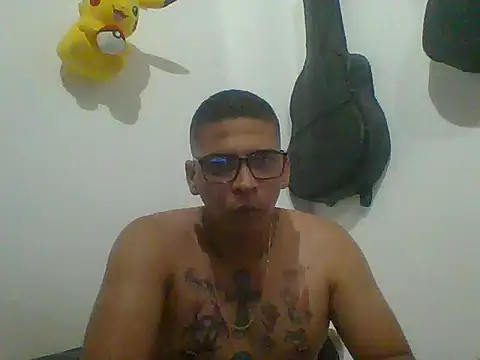 Snapshot of Hardbighotxxx chatting on March 10, 2026, 11:53 pm Hardbighotxxx online show from March 10, 2026, 11:53 pm