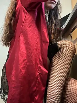 Snapshot of StrapPink chatting on November 28, 2025, 8:47 am StrapPink online show from November 28, 2025, 8:47 am