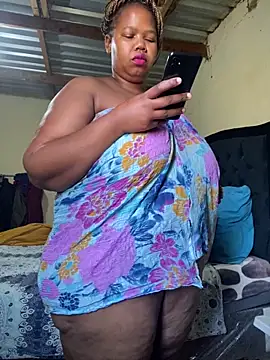 Curvycandy95 online show from May 30, 2026, 6:42 am