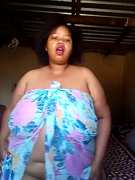 Curvycandy95 online show from October 16, 2025, 5:05 am