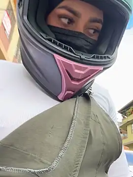 AlannaEvons online show from November 6, 2025, 9:52 pm