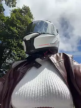 AlannaEvons online show from March 11, 2026, 4:01 pm