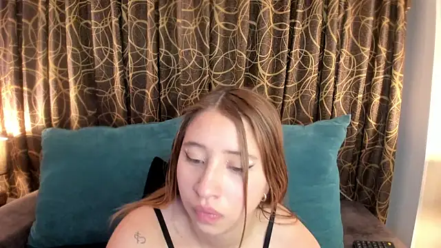 Snapshot of mia_skys chatting on February 7, 2026, 12:57 pm mia skys online show from February 7, 2026, 12:57 pm