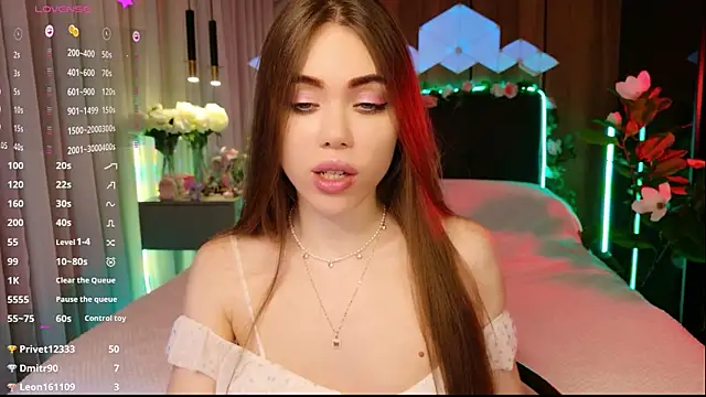 MimiFors online show from November 28, 2025, 5:13 pm