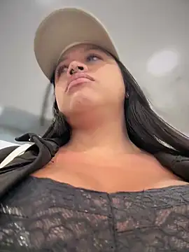 -Mia1 online show from April 6, 2026, 12:17 pm