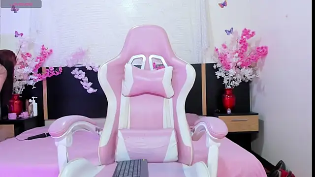 Snapshot of emma_ayala chatting on May 15, 2026, 7:12 pm emma ayala online show from May 15, 2026, 7:12 pm