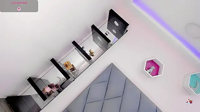 Amira Ember online show from November 30, 2025, 8:42 pm