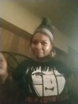 Snapshot of Ladiv33 chatting on October 30, 2025, 1:15 am Ladiv33 online show from October 30, 2025, 1:15 am