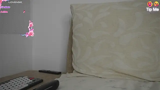 Roxybeautyy online show from March 24, 2026, 9:20 am