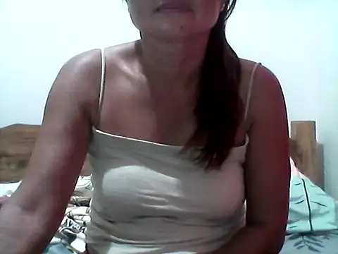 nathalie0045 online show from January 5, 2026, 9:18 pm