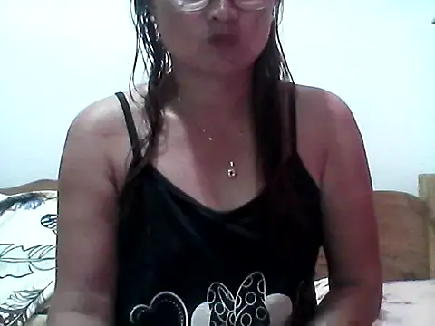 Snapshot of nathalie0045 chatting on October 3, 2025, 9:22 am nathalie0045 online show from October 3, 2025, 9:22 am