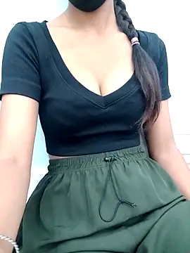 Snapshot of cute_parii_ chatting on September 11, 2025, 7:41 am cute parii  online show from September 11, 2025, 7:41 am