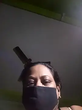 Snapshot of KITTUAAA chatting on November 25, 2025, 7:47 pm KITTUAAA online show from November 25, 2025, 7:47 pm