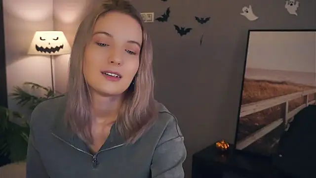 HongTomczak online show from November 12, 2025, 7:34 am