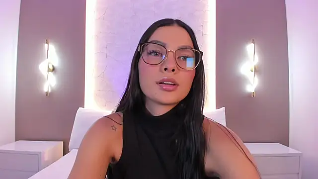 Snapshot of emily_tolson chatting on February 2, 2026, 7:24 pm emily tolson online show from February 2, 2026, 7:24 pm