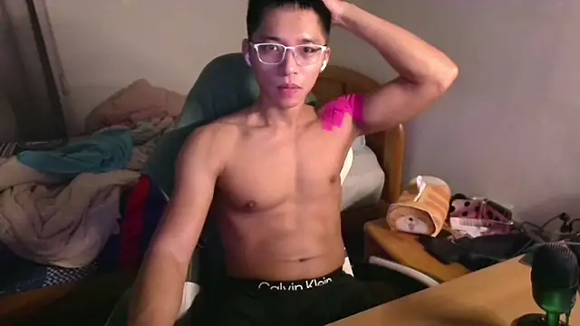 iron0401 online show from February 26, 2026, 5:13 pm