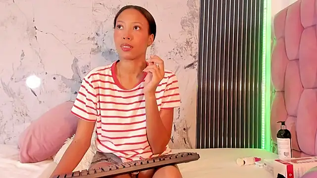 Mia Duarte1 online show from November 6, 2025, 7:29 pm