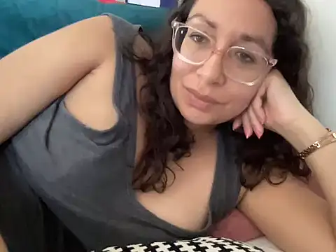 Snapshot of RosaFreya chatting on July 19, 2026, 10:12 am RosaFreya online show from July 19, 2026, 10:12 am