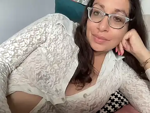 Snapshot of RosaFreya chatting on July 22, 2026, 10:06 am RosaFreya online show from July 22, 2026, 10:06 am