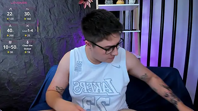 IanGilbert online show from October 16, 2025, 9:34 pm